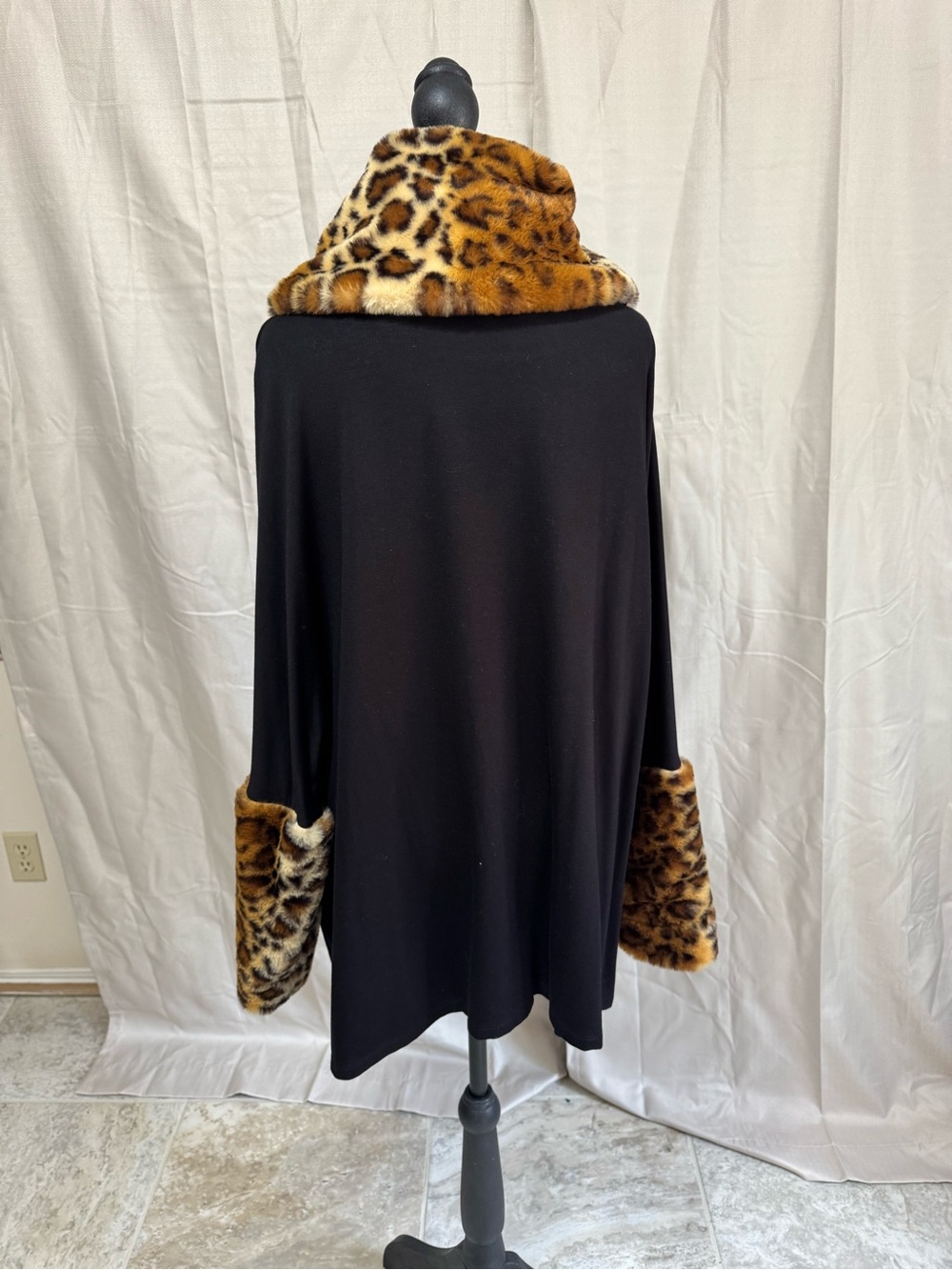 Philosophy Republic Clothing Black Leopard Faux Fur Trim Poncho Tunic XL - Picture 4 of 12